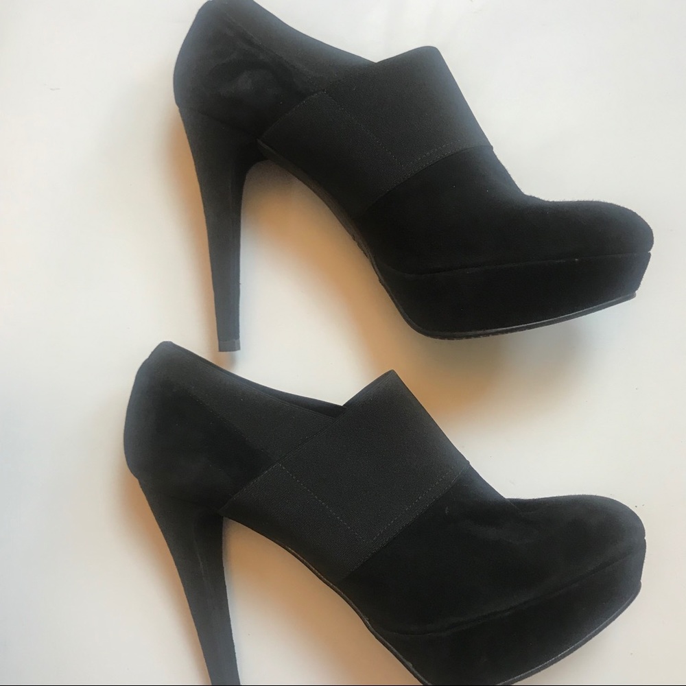 Stuart Weitzman | Kilgore black suede ankle boots